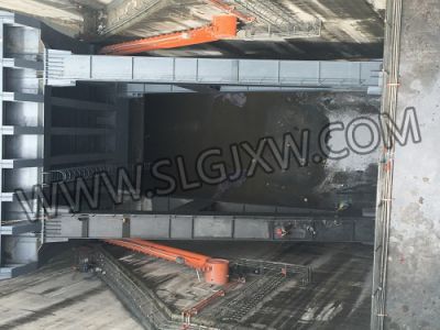  泄洪洞閘門(mén)噴鋅防腐